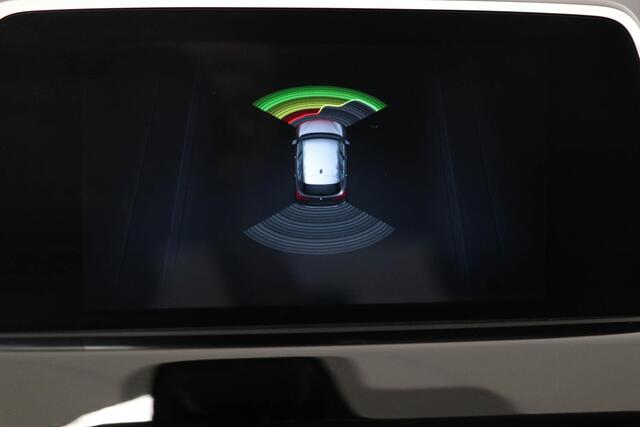 BMW X1 sDrive18i High Executive | SPORT LINE PACK | STOELVERWARMING | NAVIGATIE | 18"