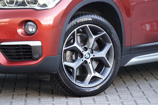 BMW X1 sDrive20i High Executive | X-Line | Memory | Navi Professional | Trekhaak | Nieuwstaat ! |