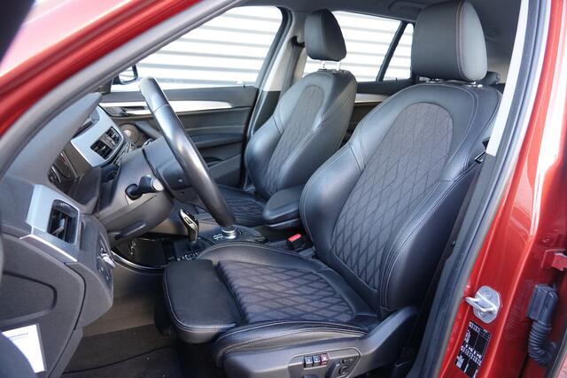 BMW X1 sDrive20i High Executive | X-Line | Memory | Navi Professional | Trekhaak | Nieuwstaat ! |