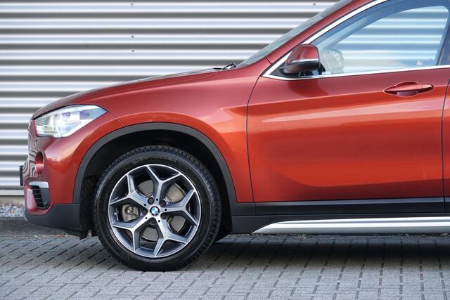 BMW X1 sDrive20i High Executive | X-Line | Memory | Navi Professional | Trekhaak | Nieuwstaat ! |