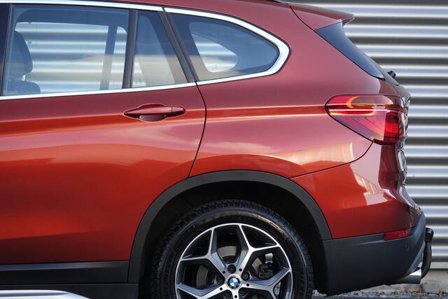 BMW X1 sDrive20i High Executive | X-Line | Memory | Navi Professional | Trekhaak | Nieuwstaat ! |