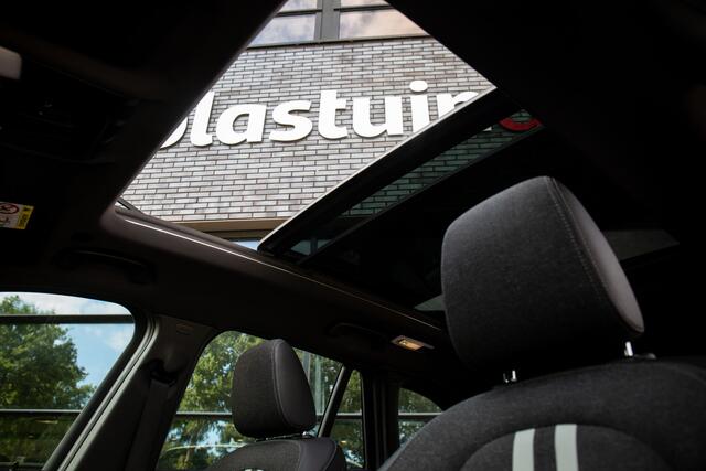 BMW X1 xDrive25e Executive Glazen panoramadak, Head-up display, Achteruitrijcamera, Sfeerverlichting,
