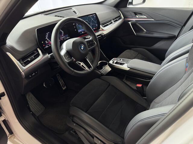 BMW X1 XDRIVE 25E M-SPORT LED ELEK.KLEP NAVI STOELVERW M-SHADOW LINE CARPLAY/ANDROID ZWARTE.HEMEL 12/2024 PHEV PLUG IN HYBRID AWD 4X4 4WD