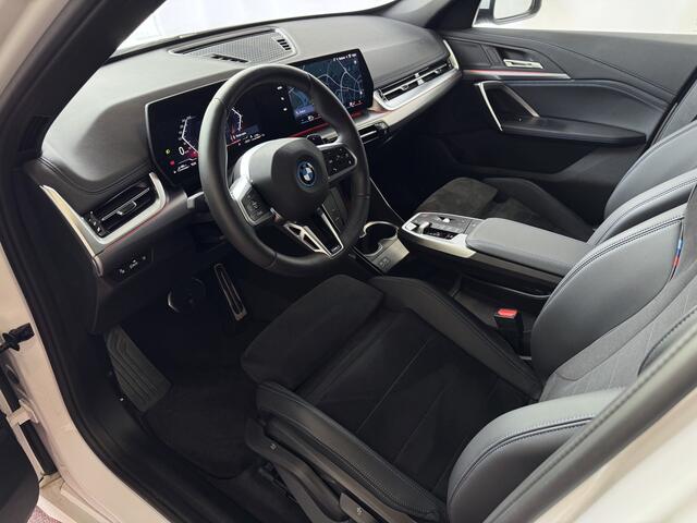 BMW X1 XDRIVE 25E M-SPORT LED ELEK.KLEP NAVI STOELVERW M-SHADOW LINE CARPLAY/ANDROID ZWARTE.HEMEL 12/2024 PHEV PLUG IN HYBRID AWD 4X4 4WD