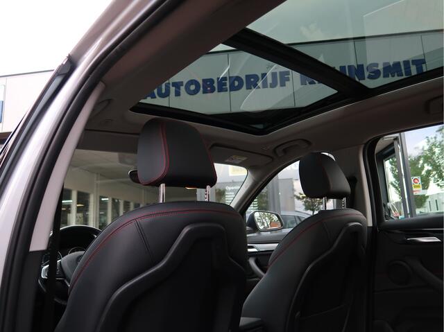 BMW X1 sDrive20i High Executive | Afn. Trekhaak | Panoramadak | Head-up Display |