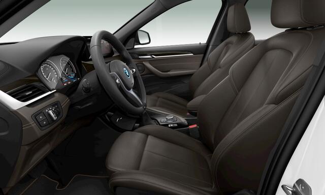 BMW X1 xDrive25e | M-Sport | Navigatie | Head-Up | H&K | Leder | Memory | Camera | 19"LM | Mineralweiss