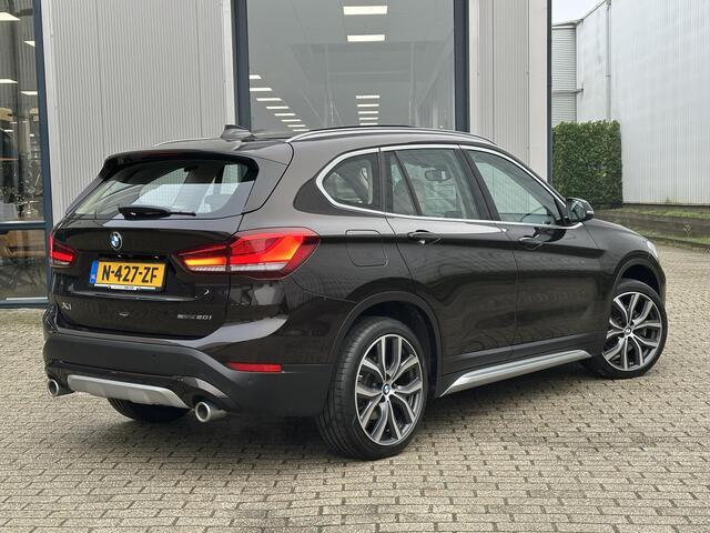 BMW X1 sDrive20i 178pk Business Edition Plus | Head-up/Leder/Sportstoel/Navi/Camera/19-inch