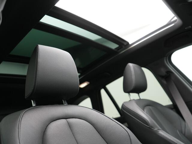 BMW X1 xDrive25e High Executive Plug In Hybrid 220pk Dealer O.H PHEV | Panodak | Adaptive Cruise | Lederen Sportstoelen Memory | Apple Carplay | Camera | 19"L.M | Head Up | Harman Kardon |