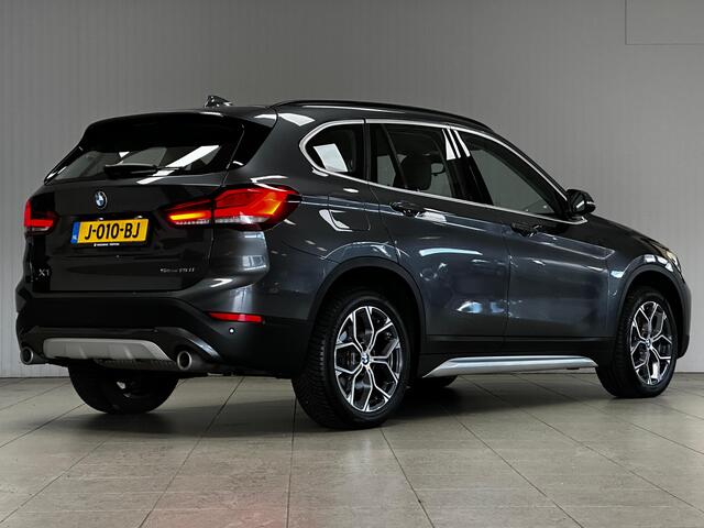 BMW X1 sDrive20i VDL Nedcar Edition/ Trekhaak/ 18'' LMV/ Camera/ 192!/ DAB+/ HUD/ LED Koplampen/ Vol Leder/ Stoelverw./ Elek. Kofferklep/ Lane-Assist./ PDC V+A/ Navi/ Bluetooth/ Multi. LEDER. Stuur/ Grootlicht Assist.