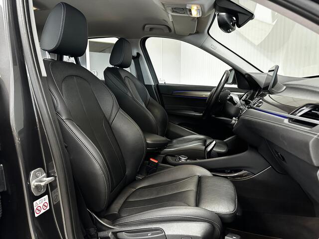 BMW X1 sDrive20i VDL Nedcar Edition/ Trekhaak/ 18'' LMV/ Camera/ 192!/ DAB+/ HUD/ LED Koplampen/ Vol Leder/ Stoelverw./ Elek. Kofferklep/ Lane-Assist./ PDC V+A/ Navi/ Bluetooth/ Multi. LEDER. Stuur/ Grootlicht Assist.