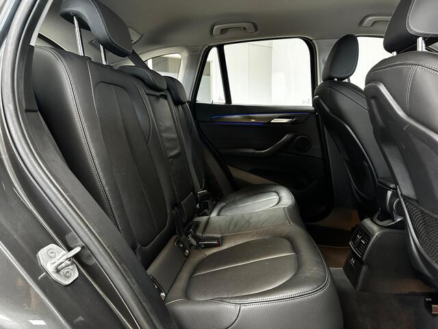 BMW X1 sDrive20i VDL Nedcar Edition/ Trekhaak/ 18'' LMV/ Camera/ 192!/ DAB+/ HUD/ LED Koplampen/ Vol Leder/ Stoelverw./ Elek. Kofferklep/ Lane-Assist./ PDC V+A/ Navi/ Bluetooth/ Multi. LEDER. Stuur/ Grootlicht Assist.