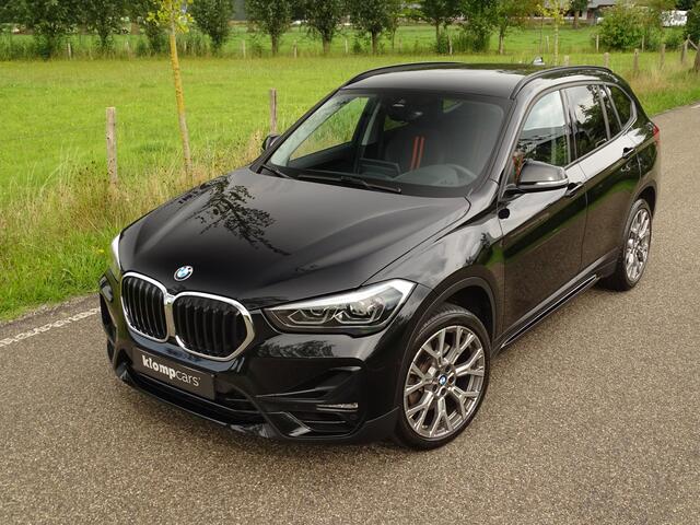 BMW X1 xDrive25i Sportline | 1eEig | HUD | Nav-Pro | Stoelverw | 4x4| Leer | Ambiance |