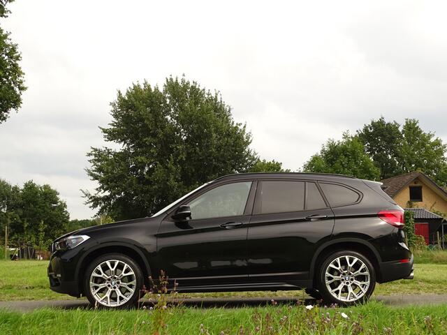 BMW X1 xDrive25i Sportline | 1eEig | HUD | Nav-Pro | Stoelverw | 4x4| Leer | Ambiance |