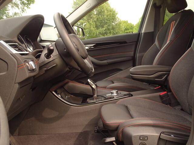 BMW X1 xDrive25i Sportline | 1eEig | HUD | Nav-Pro | Stoelverw | 4x4| Leer | Ambiance |
