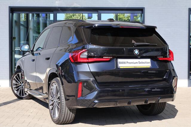 BMW X1 xDrive23i | M Sportpakket | Harman Kardon | Elektrisch Glazen Panorama-dak