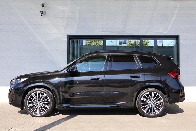 BMW X1 xDrive23i | M Sportpakket | Harman Kardon | Elektrisch Glazen Panorama-dak