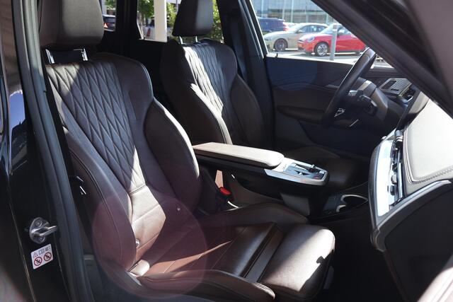 BMW X1 xDrive23i | M Sportpakket | Harman Kardon | Elektrisch Glazen Panorama-dak