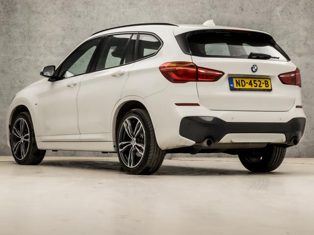 BMW X1 xDrive20i M Sport High Executive 192Pk Automaat (GROOT NAVI, M PAKKET, HEAD-UP DISPLAY, LEDEREN SPORTSTOELEN, STOELVERWARMING, PARKEERSENSOREN, CRUISE, LED KOPLAMPEN, NIEUWE APK, NIEUWSTAAT)