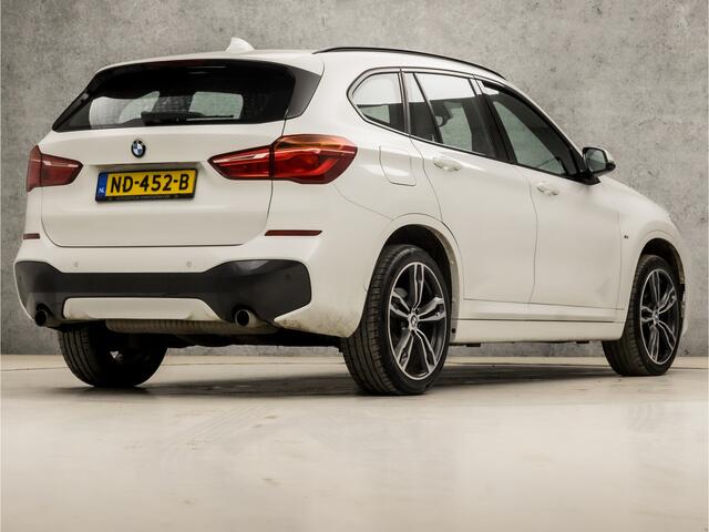 BMW X1 xDrive20i M Sport High Executive 192Pk Automaat (GROOT NAVI, M PAKKET, HEAD-UP DISPLAY, LEDEREN SPORTSTOELEN, STOELVERWARMING, PARKEERSENSOREN, CRUISE, LED KOPLAMPEN, NIEUWE APK, NIEUWSTAAT)