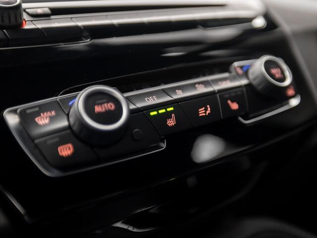 BMW X1 xDrive20i M Sport High Executive 192Pk Automaat (GROOT NAVI, M PAKKET, HEAD-UP DISPLAY, LEDEREN SPORTSTOELEN, STOELVERWARMING, PARKEERSENSOREN, CRUISE, LED KOPLAMPEN, NIEUWE APK, NIEUWSTAAT)
