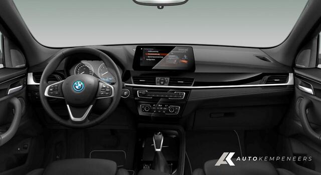 BMW X1 25e xDrive | Sport Line | Stoelverwarming | Panorama | H/K | Keyless | HUD | ACC | Adap. Led | Camera | 18' inch |