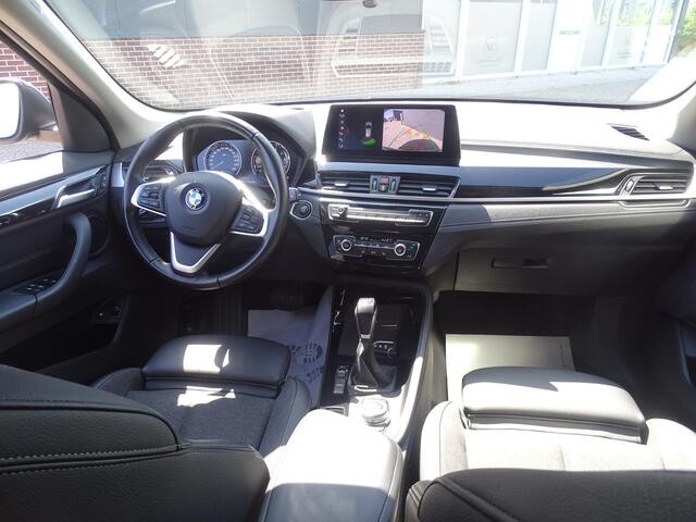 BMW X1 xDrive25e eDrive Edition AUTOMAAT | ACHTERUITRIJ CAMERA | SPORTINTERIEUR | NAVIGATIE | HEAD UP DISPLAY | MULTIMEDIA | F1-FLIPPERS | PARKEERSENSOREN | LM-VELGEN | LED KOPLAMPEN