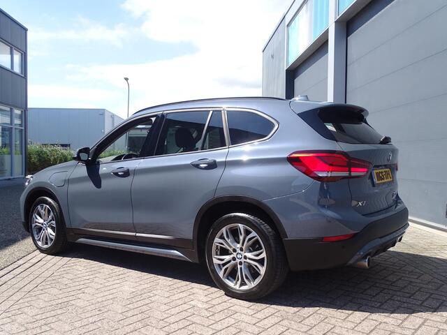 BMW X1 xDrive25e eDrive Edition AUTOMAAT | ACHTERUITRIJ CAMERA | SPORTINTERIEUR | NAVIGATIE | HEAD UP DISPLAY | MULTIMEDIA | F1-FLIPPERS | PARKEERSENSOREN | LM-VELGEN | LED KOPLAMPEN