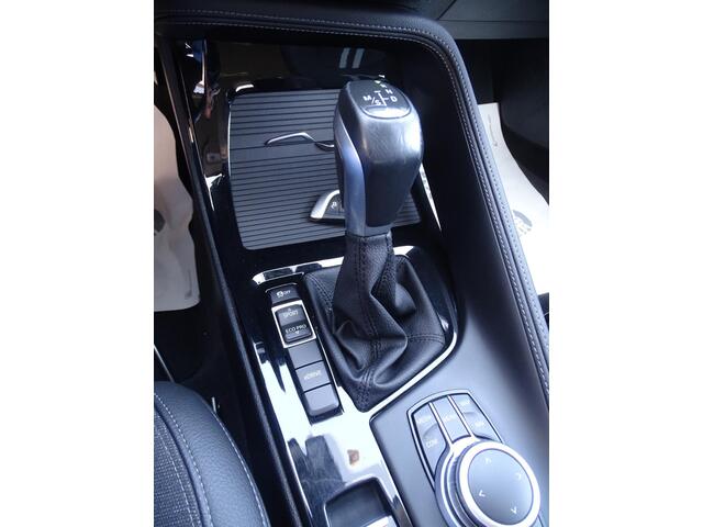 BMW X1 xDrive25e eDrive Edition AUTOMAAT | ACHTERUITRIJ CAMERA | SPORTINTERIEUR | NAVIGATIE | HEAD UP DISPLAY | MULTIMEDIA | F1-FLIPPERS | PARKEERSENSOREN | LM-VELGEN | LED KOPLAMPEN