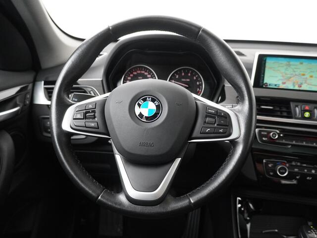 BMW X1 sDrive20i Centennial High Executive | Leder | Trekhaak | Head-Up | Comfortacces | Glazendak |