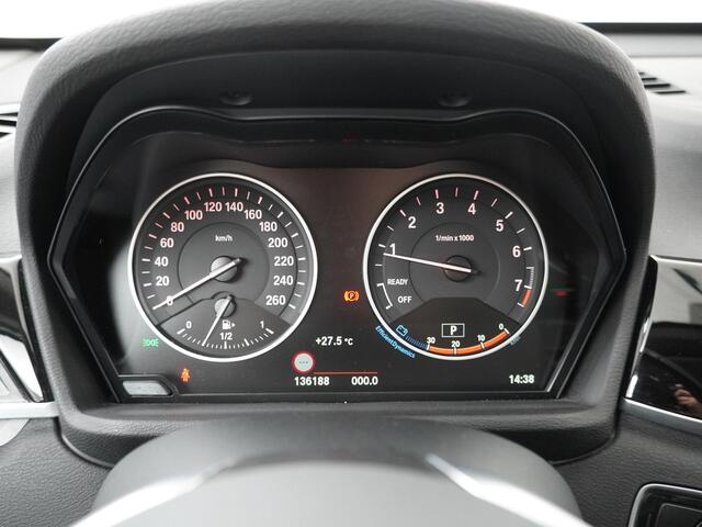 BMW X1 sDrive20i Centennial High Executive | Leder | Trekhaak | Head-Up | Comfortacces | Glazendak |