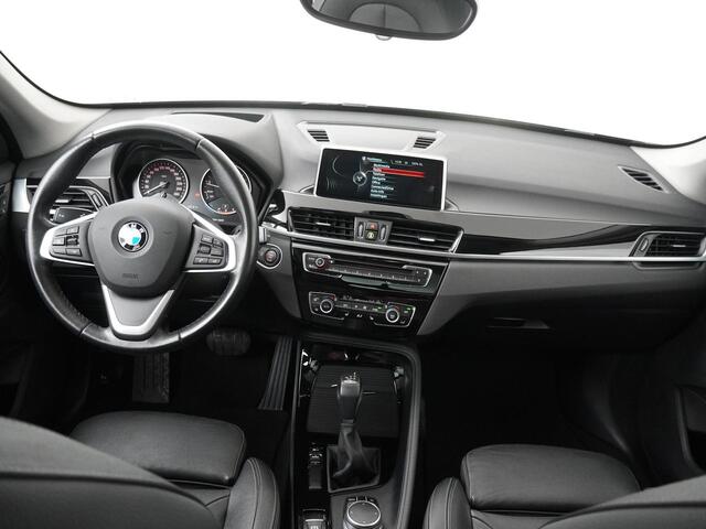 BMW X1 sDrive20i Centennial High Executive | Leder | Trekhaak | Head-Up | Comfortacces | Glazendak |