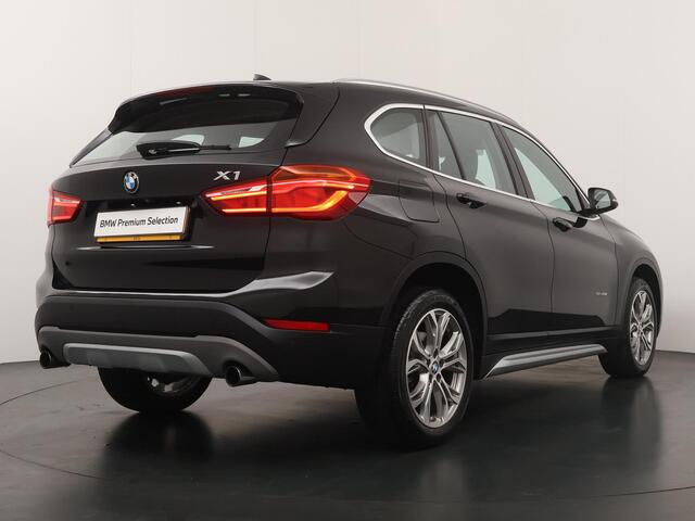 BMW X1 sDrive20i Centennial High Executive | Leder | Trekhaak | Head-Up | Comfortacces | Glazendak |