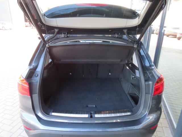 BMW X1 SDRIVE20I Centennial High Exe Leder Pano Trekhaak