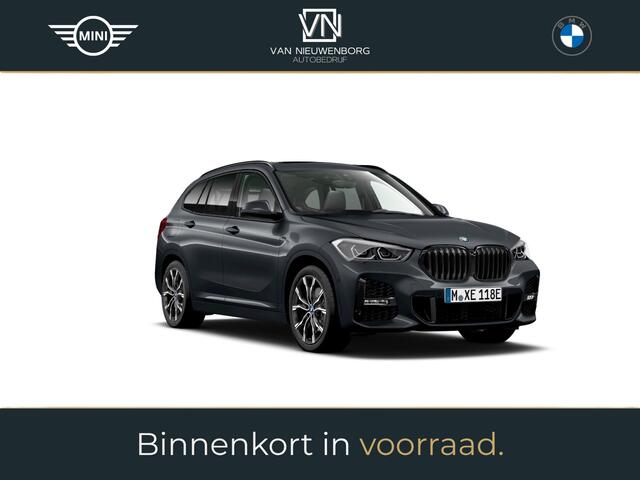 BMW X1 xDrive25e M-Sport Panoramadak Trekhaak Camera Head-Up Harman/Kardon Elekr. Stoelen Adapt. Cruise Leder Shadow Line 19 inch LM