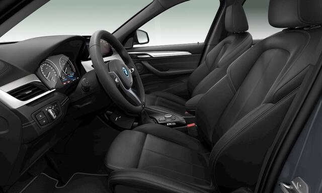 BMW X1 xDrive25e M-Sport Panoramadak Trekhaak Camera Head-Up Harman/Kardon Elekr. Stoelen Adapt. Cruise Leder Shadow Line 19 inch LM