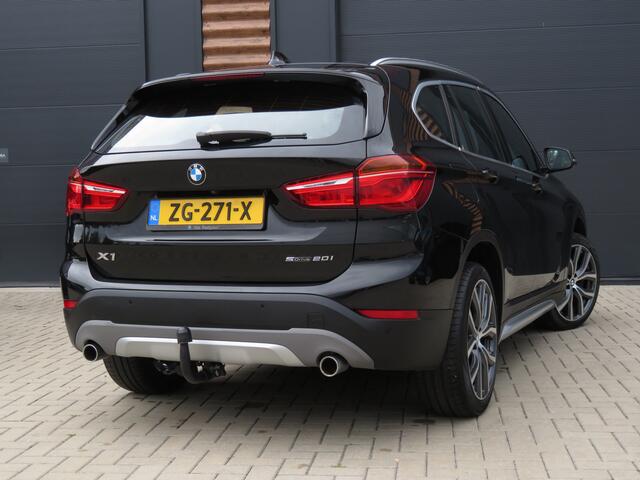 BMW X1 sDrive20i Automaat Edition III Airco Cr-Control CarPlay Panoramadak
