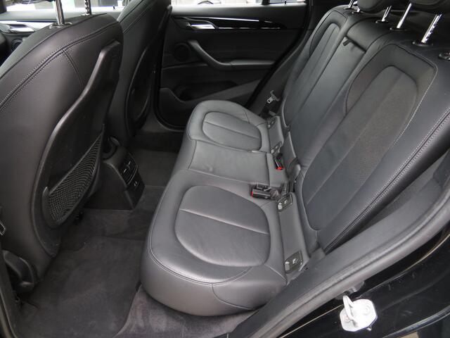 BMW X1 sDrive20i Automaat Edition III Airco Cr-Control CarPlay Panoramadak