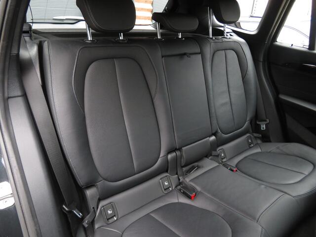 BMW X1 sDrive20i Automaat Edition III Airco Cr-Control CarPlay Panoramadak