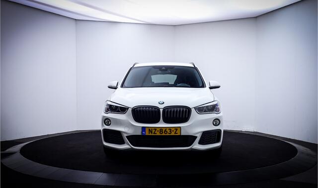 BMW X1 20iA M-SPORT High Executive FULL LED | CAMERA | HEAD UP | NAVI | STOELVERW | LEDER | ELEK KLEP | LMV 19''