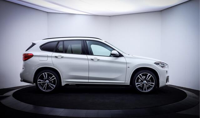 BMW X1 20iA M-SPORT High Executive FULL LED | CAMERA | HEAD UP | NAVI | STOELVERW | LEDER | ELEK KLEP | LMV 19''