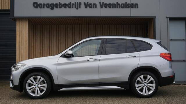 BMW X1 sDrive18i 140pk High Executive Pano.Dak Sportstoelen Trekhaak 18inch LM Keyless LED A-Camera 70045km!