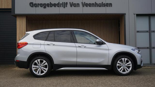 BMW X1 sDrive18i 140pk High Executive Pano.Dak Sportstoelen Trekhaak 18inch LM Keyless LED A-Camera 70045km!