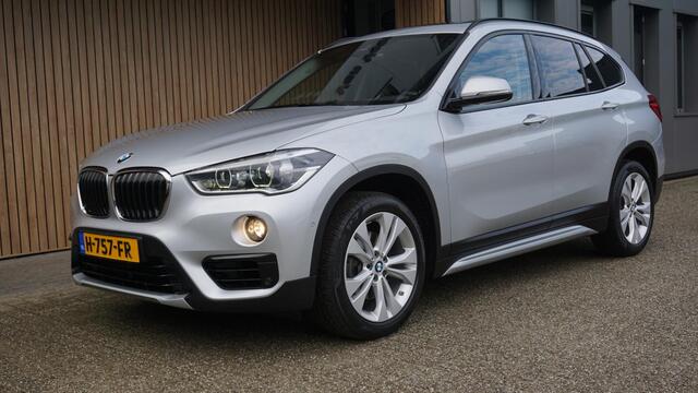BMW X1 sDrive18i 140pk High Executive Pano.Dak Sportstoelen Trekhaak 18inch LM Keyless LED A-Camera 70045km!