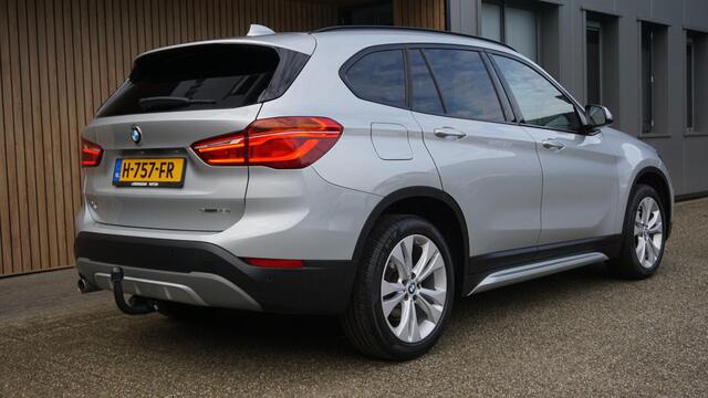 BMW X1 sDrive18i 140pk High Executive Pano.Dak Sportstoelen Trekhaak 18inch LM Keyless LED A-Camera 70045km!