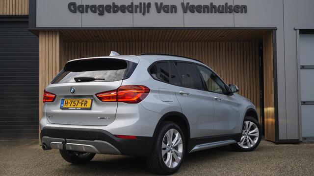 BMW X1 sDrive18i 140pk High Executive Pano.Dak Sportstoelen Trekhaak 18inch LM Keyless LED A-Camera 70045km!