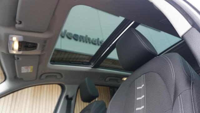 BMW X1 sDrive18i 140pk High Executive Pano.Dak Sportstoelen Trekhaak 18inch LM Keyless LED A-Camera 70045km!