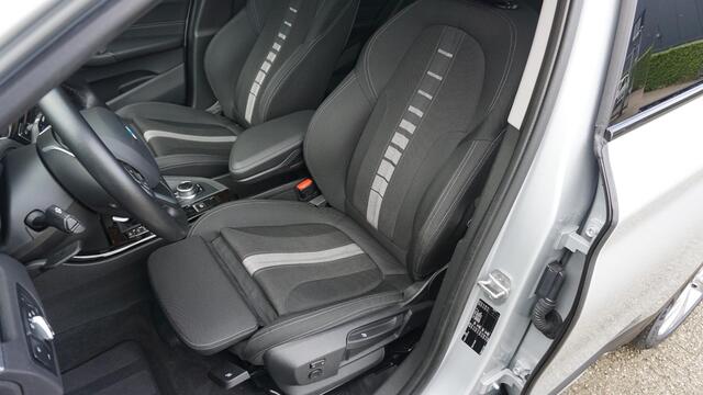 BMW X1 sDrive18i 140pk High Executive Pano.Dak Sportstoelen Trekhaak 18inch LM Keyless LED A-Camera 70045km!