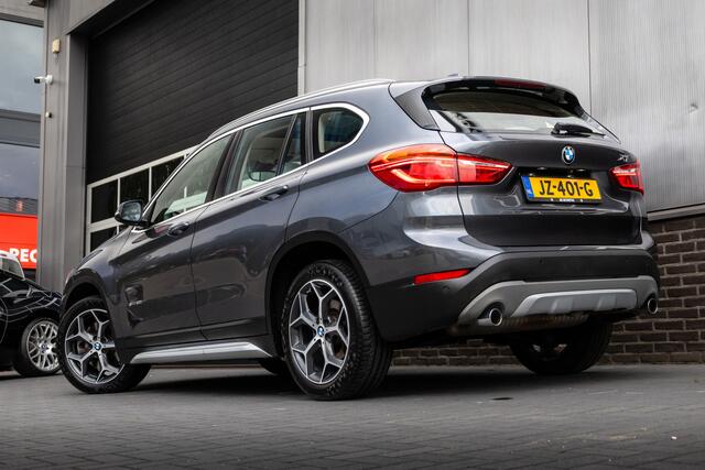 BMW X1 sDrive20i 192 pk Centennial High Executive / NL-Auto/ Dealer.Ond/ Pano-Dak/ Leder/ Sport-Stoele/ Stoel.Verw/ Head-Up/ Led-Verlichting/ Trekhaak