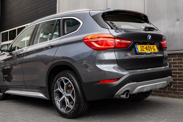 BMW X1 sDrive20i 192 pk Centennial High Executive / NL-Auto/ Dealer.Ond/ Pano-Dak/ Leder/ Sport-Stoele/ Stoel.Verw/ Head-Up/ Led-Verlichting/ Trekhaak
