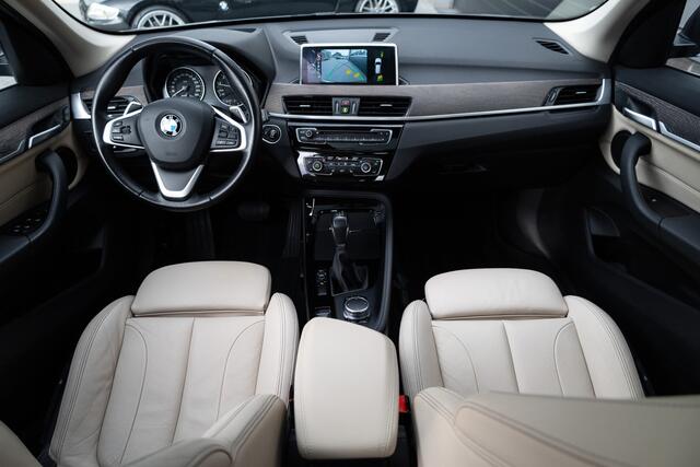BMW X1 sDrive20i 192 pk Centennial High Executive / NL-Auto/ Dealer.Ond/ Pano-Dak/ Leder/ Sport-Stoele/ Stoel.Verw/ Head-Up/ Led-Verlichting/ Trekhaak